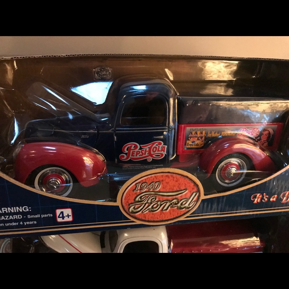 COPY - Vintage Pepsi Die Cast bank with key